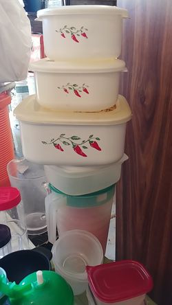Small plastic container Lot