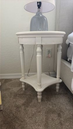 2 Nightstands/Side Tables