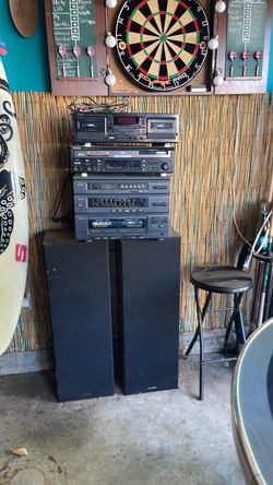 Sanyo speaker towers for stereo