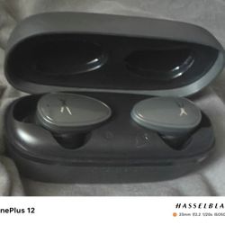 Selling Earbuds That I Don't Use