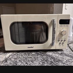 Cream Retro Microwave 