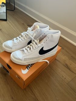 NEW Women’s Nike Blazer