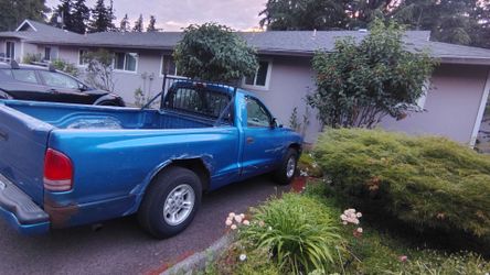 Clean title. Works perfectly. The only thing that doesn't work is the air conditioning. I don't know if it's low on refrigerant. I haven't had it chec