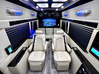 2022 Mercedes-Benz Sprinter ULTIMATE TOYS 