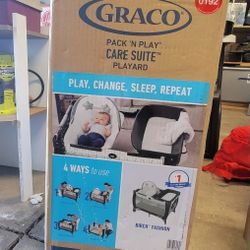 Graco Pack N play ( NEW )