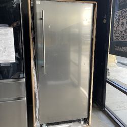 Vitara 17 Cu Upright Freezer - Refrigerator 