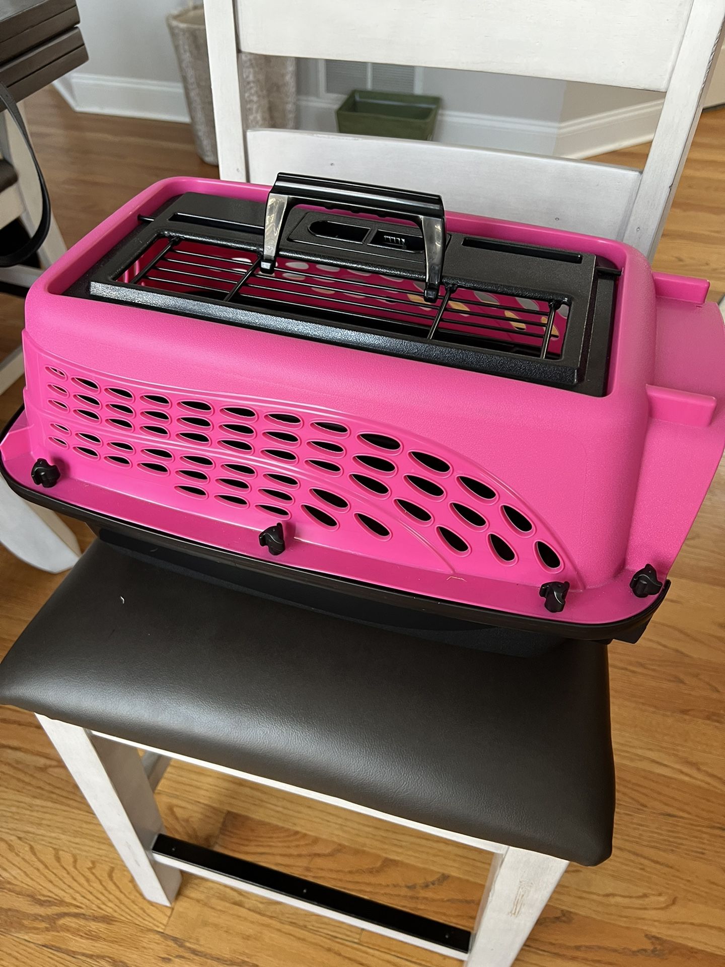 Frisco Two Door Top Load Plastic Dog & Cat Kennel Pink 19in
