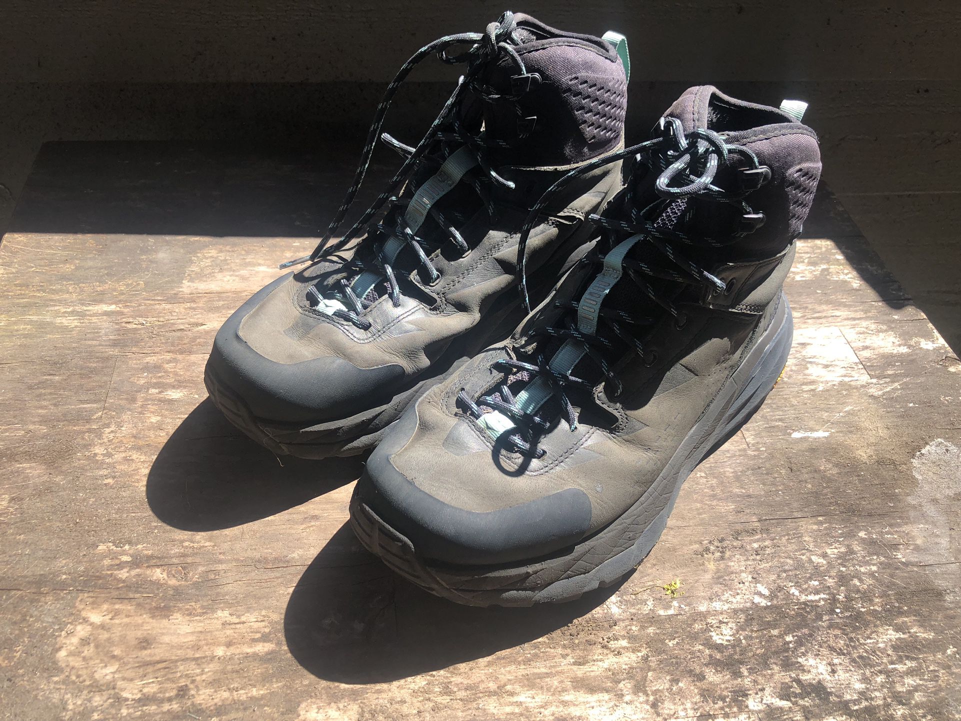 Hoka One One KAHA 2 GTX Women’s Gray Black Hiking Boots Size 9.5