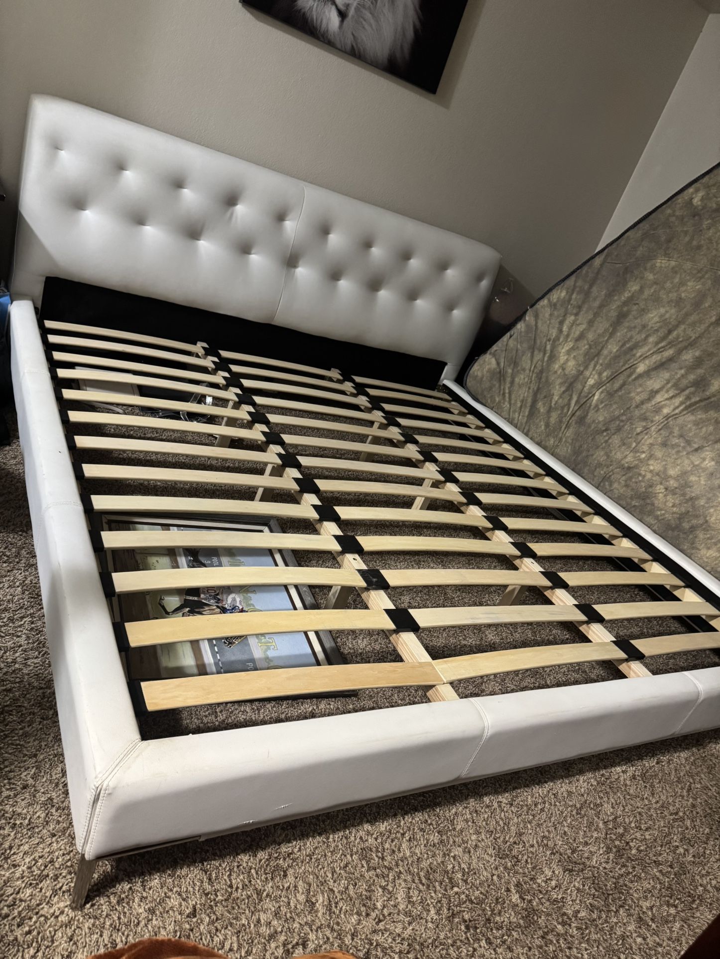 King Zise White Bed Frame
