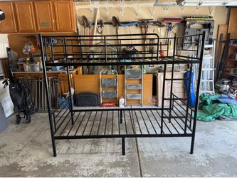 Twin bunk beds