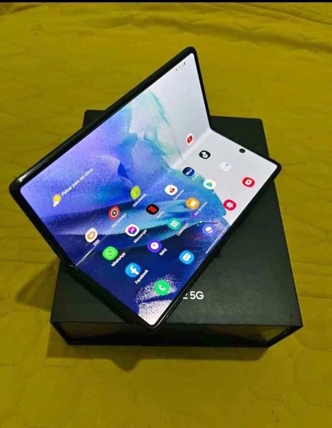 Samsung Galaxy Z Fold 2 Unlocked With Warranty 