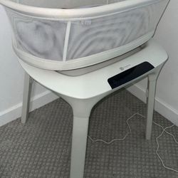 4 Moms Bassinet