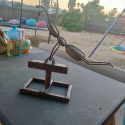Rustic decor (The amazing vaulting ant)