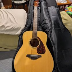 Yamaha Guitar - FG700S + Case/Capo/Strings