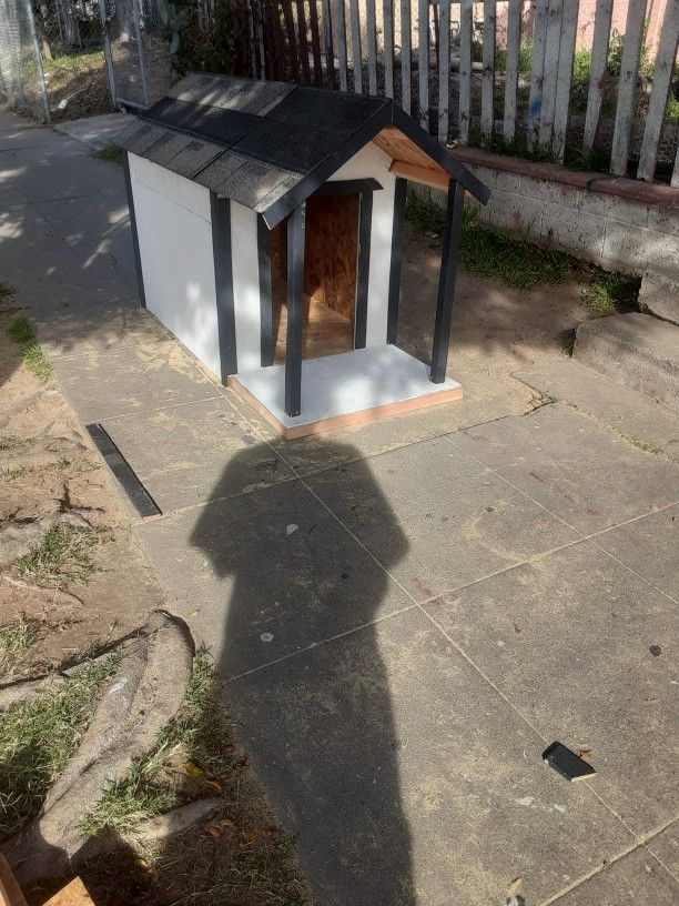 Large Dog House W/porch