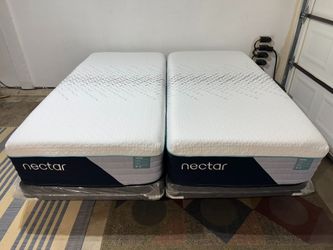 Nectar Premier Hybrid Split King Mattress - LIKE NEW! Delivery Available