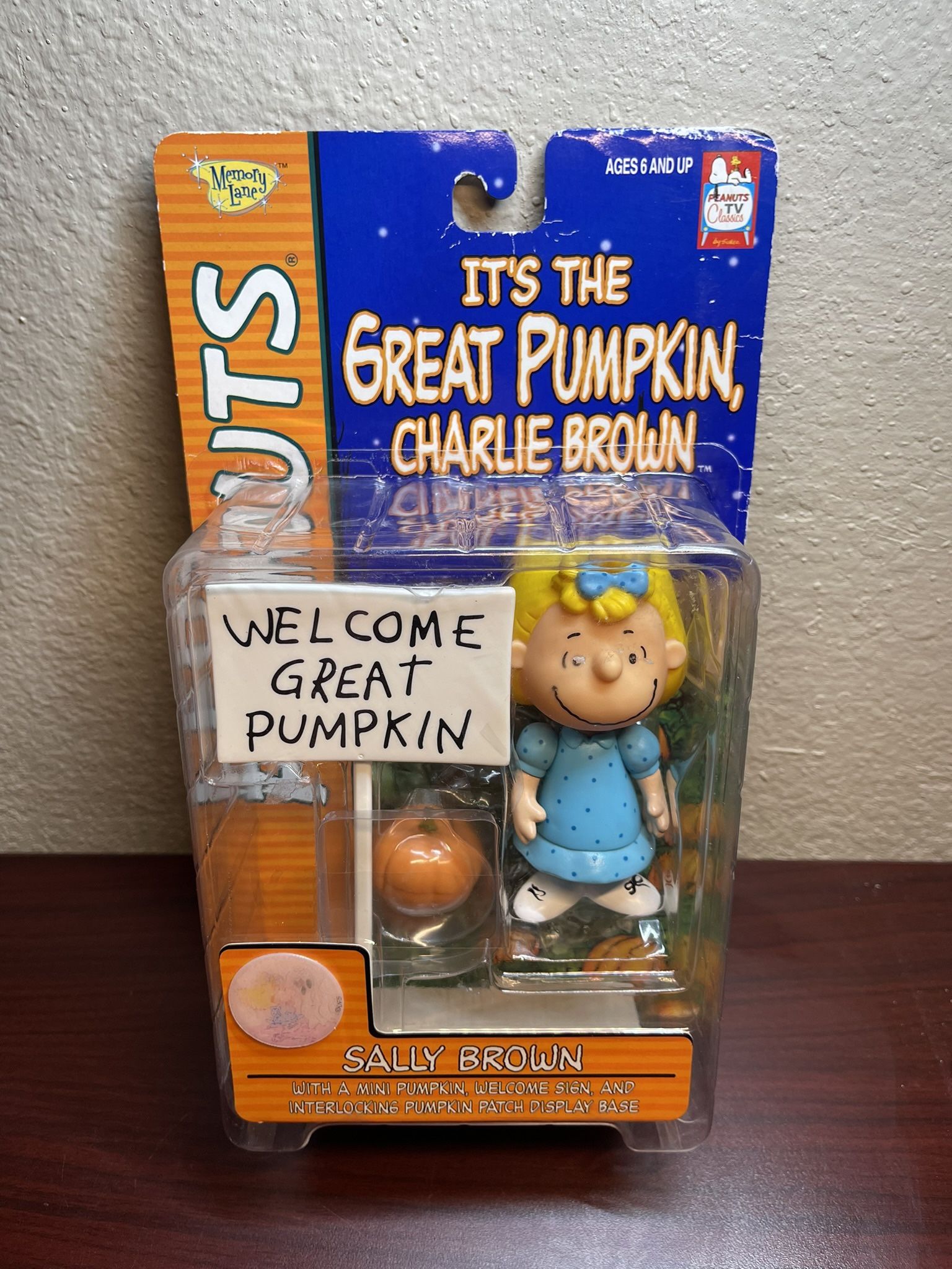 Peanuts Great Pumpkin Halloween Figure - Sally - from Memory Lane (NIB)