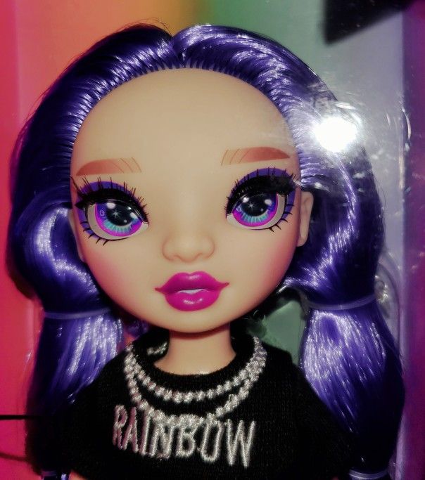 Rainbow High Emmi Vanda Doll Bold makeup Fashion Art School Purple Hair Emmi