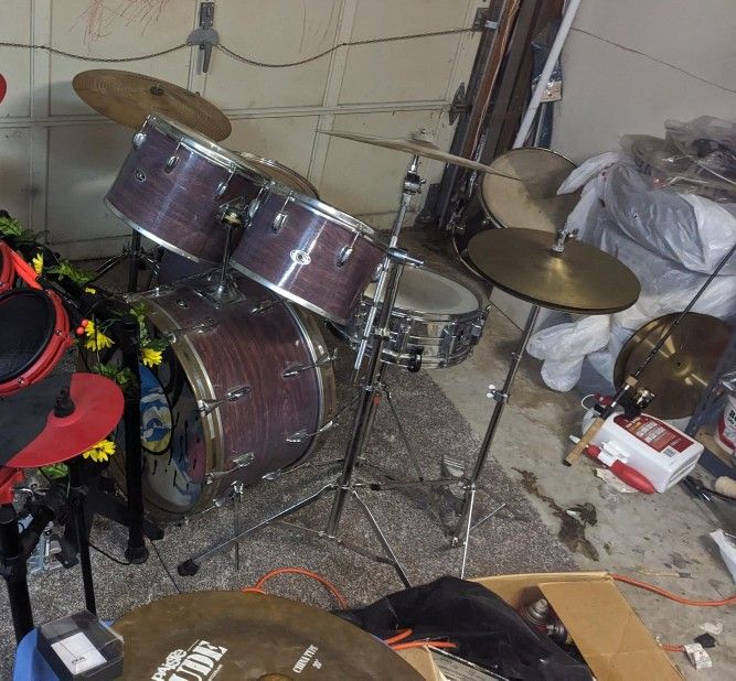 1960s Purple Slingerland drum set with stands & many cymbals!