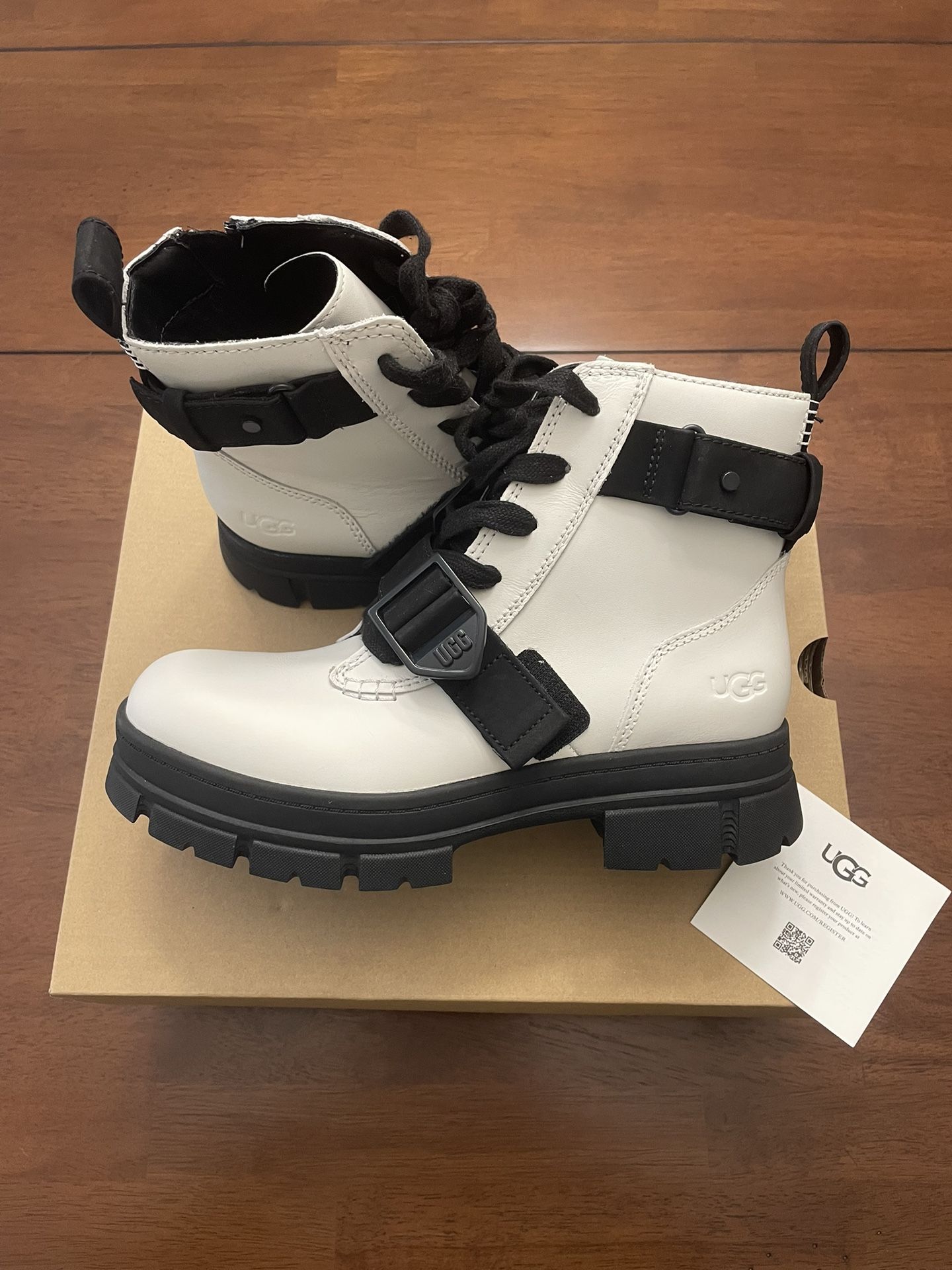 UGG Ashton Lace-Up Boots Women’s SZ 8.5