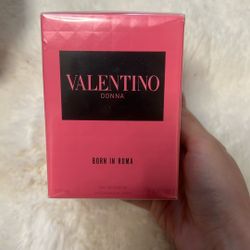 Valentino Donna Born In Roma