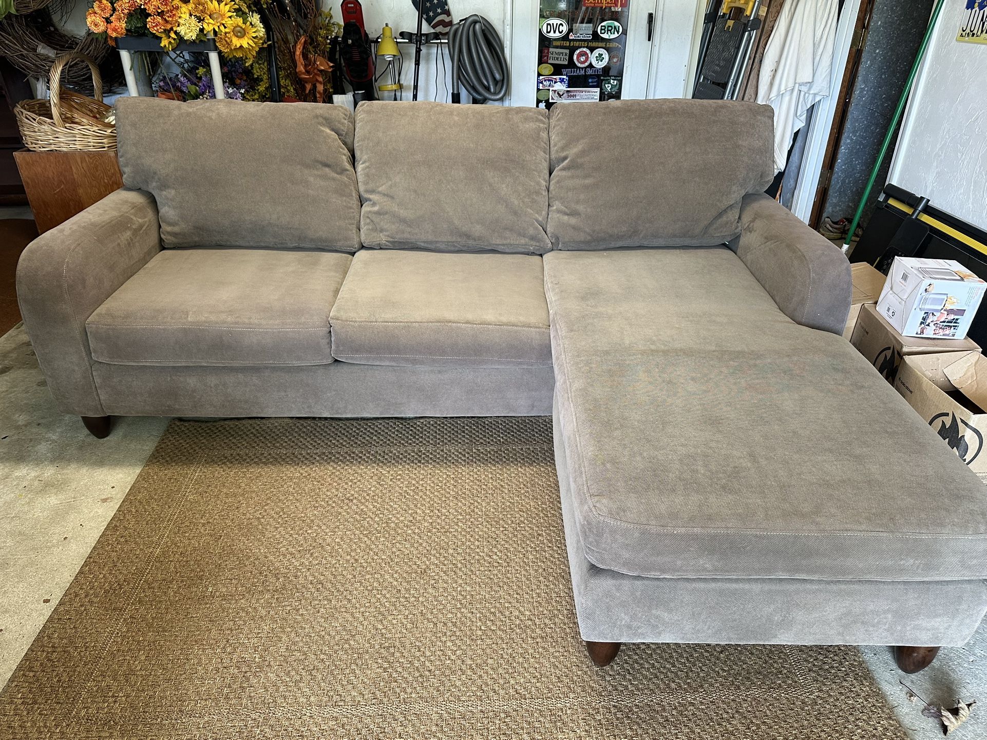 SECTIONAL COUCH WITH OTTOMAN CHAISE L- SHAPED - Only Used 1 Year