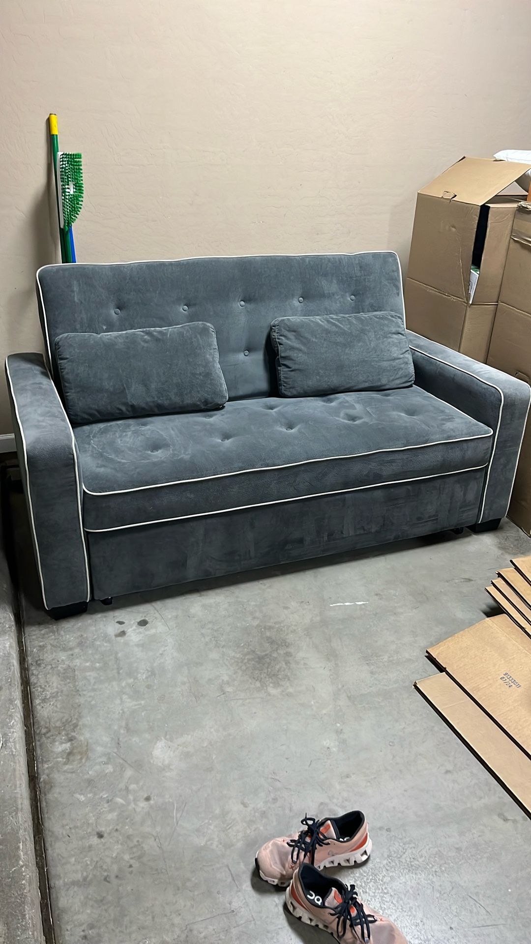 Pullout Couch (read description)