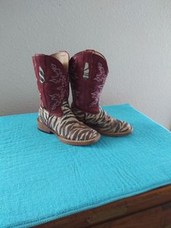KIDS BOOTS BY ROPER SIZE 9