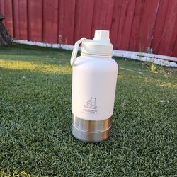 Dog and cat travel food and water bottle