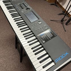 Yamaha modx 7 Keyboard
