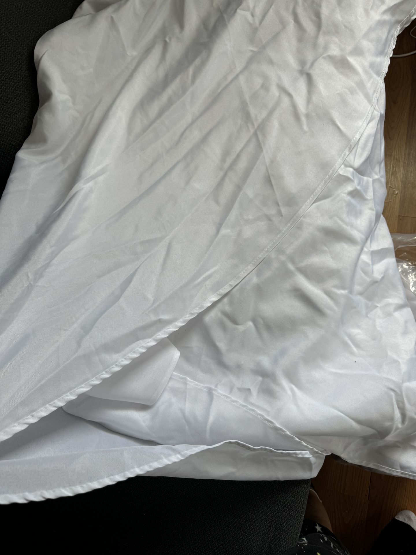8 Pcs White 120” Round Tablecloths Polyester