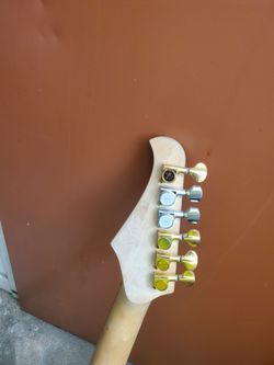 Cigar box guitar