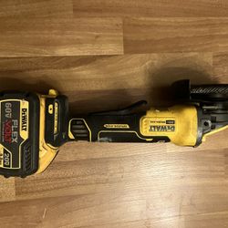 Dewalt 5” grinder w/ dewalt 20v60v 9.0 ah battery combo