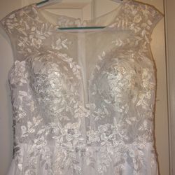 WEDDING DRESS BRAND NEW 