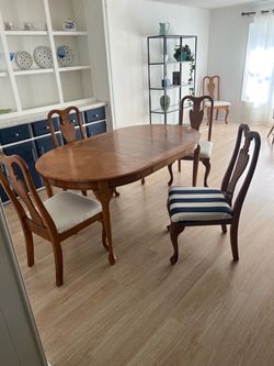 Dining room table 6 chairs