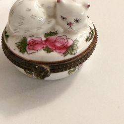 Vintage sleepy cat trinket holder