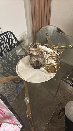 Dinner table glass