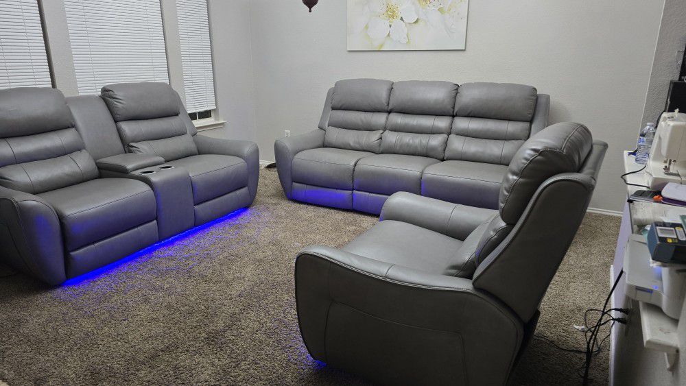 Beautiful Reclining Couch Set