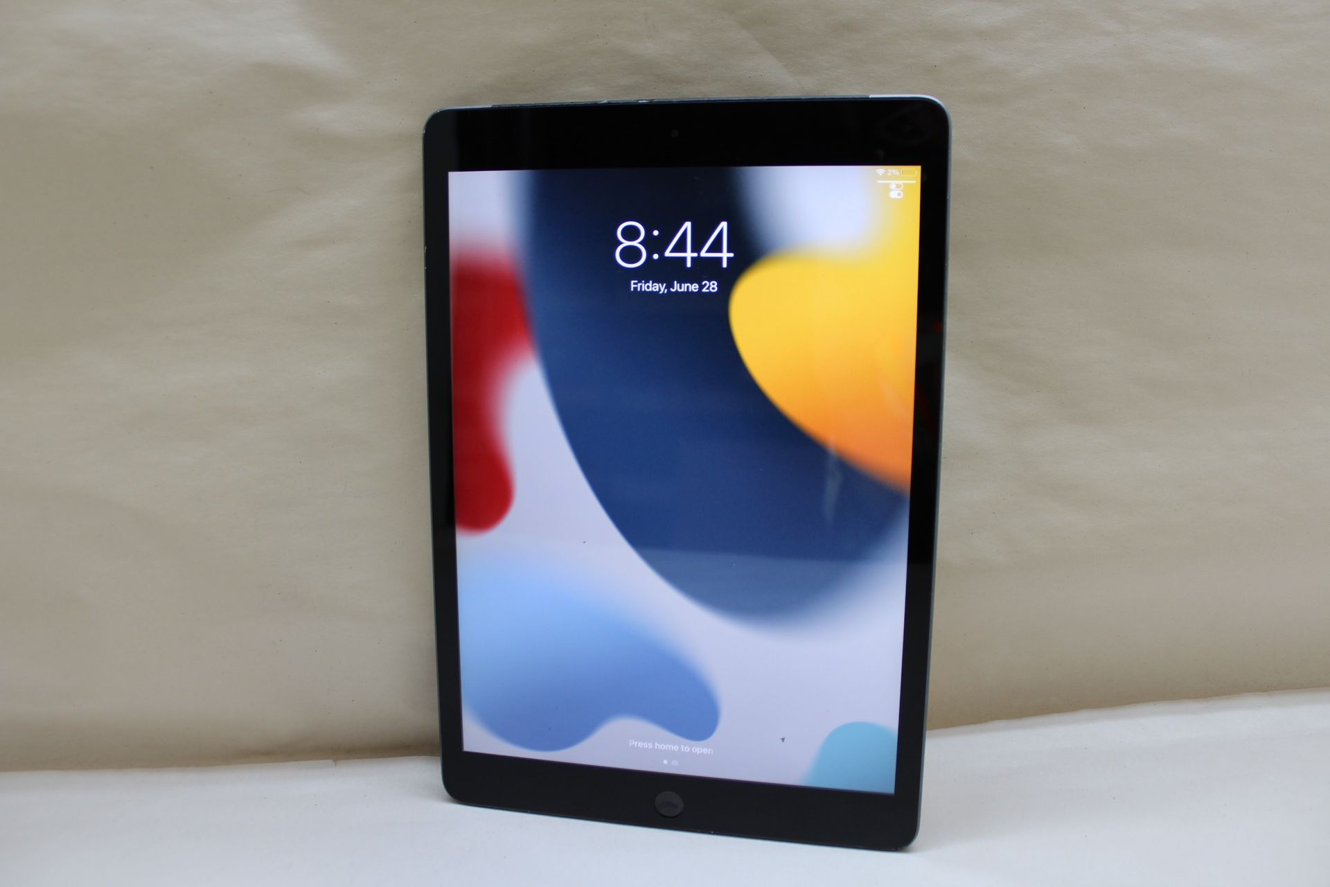 Apple iPad  (8th Gen)- Space Gray 128GB - Unlocked (MN- A2428)