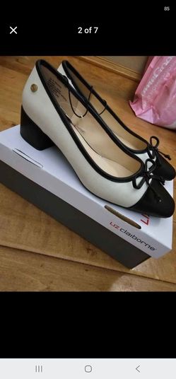 New womans size 7 ivory/black (Memory Foam) heel