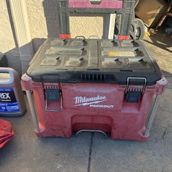 Milwaukee Packout Rolling Tool Box