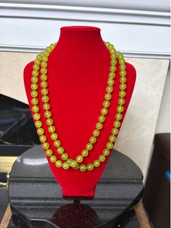 Vintage beaded necklace 25” long lime green women fashion jeweirly