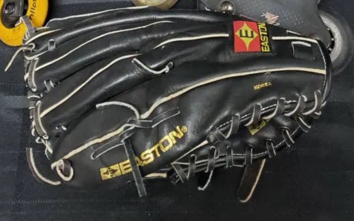 Easton Black Magic Series EX126B Baseball Softball Glove Mitt