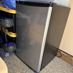 Whirl Pool Stainless Steel Mini Fridge