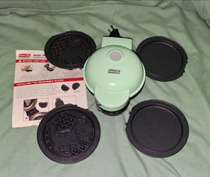 Dash 4" Mini Non Stick Waffle/Pancake Maker w Extra Unicorn & Dinosaur Plates