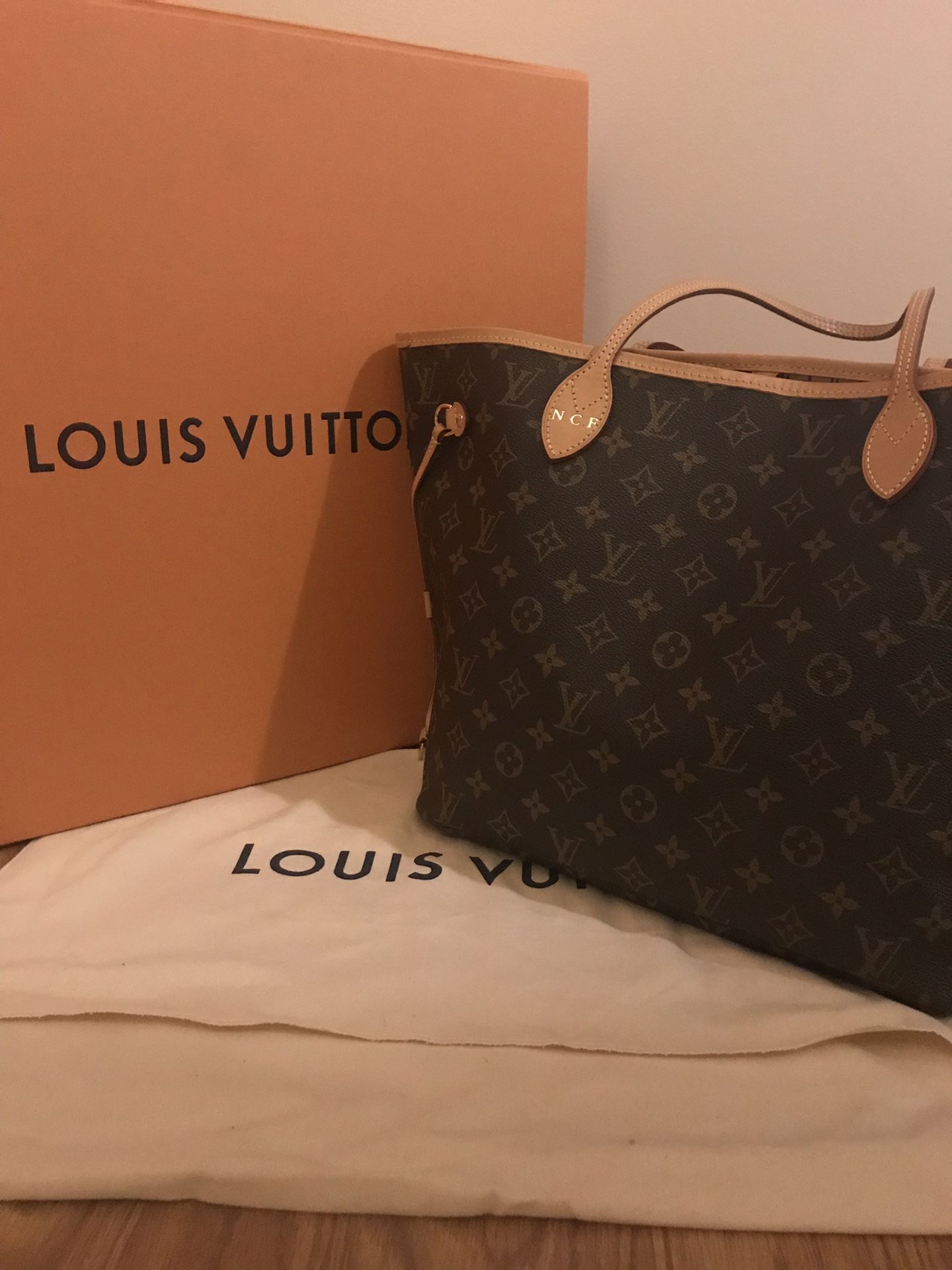 Louis Vuitton Neverfull MM monogram canvas comes with box and protective dust bag