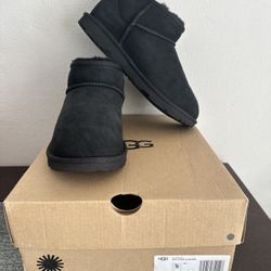 UGG Classic Ultra Mini Boot - Black Suede, Size 5 US [1130750K]
