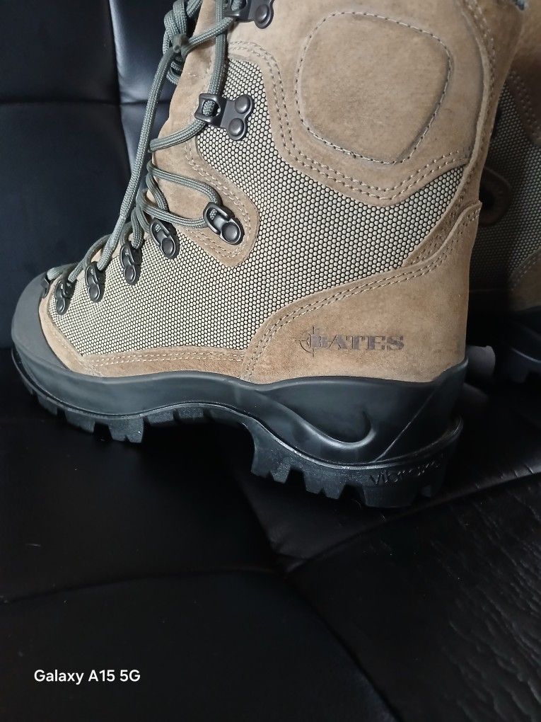 Bates E03600 Tora Bora Alpine Hiking Boots Size 8