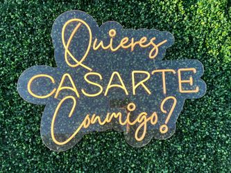 Quieres casarte conmigo proposal neon sign