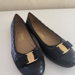 Salvatore Ferragamo Flats (Like New)
